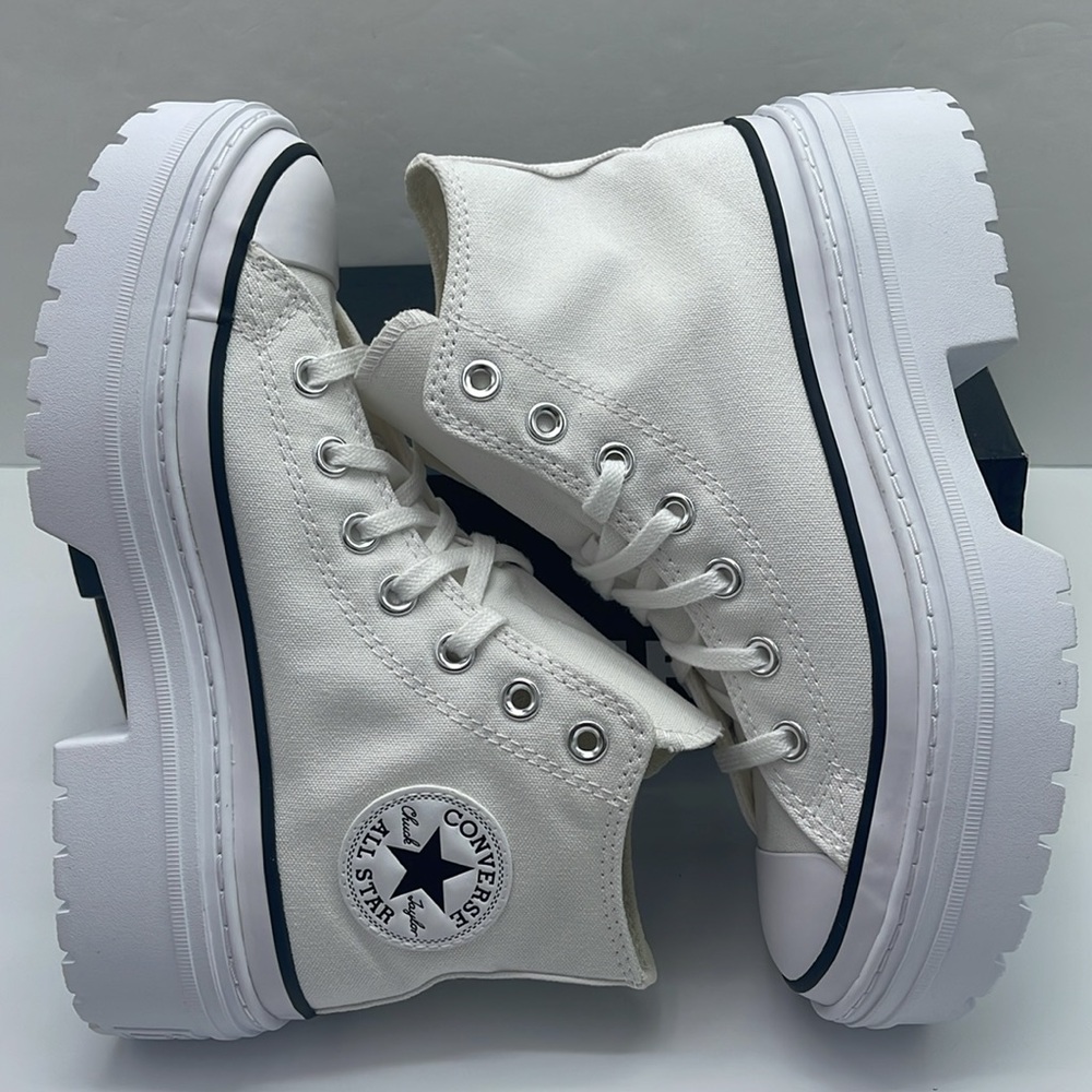 Converse WMNS High-Top Platform Sneakers A10364C
CTAS LUGGED HEEL HI WHITE/BLACK - Picture 11 of 16